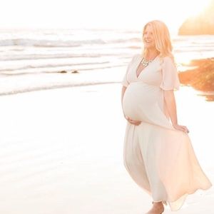 Pinkblush flutter sleeve chiffon maxi dress 💕